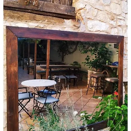 Otel Ntouana