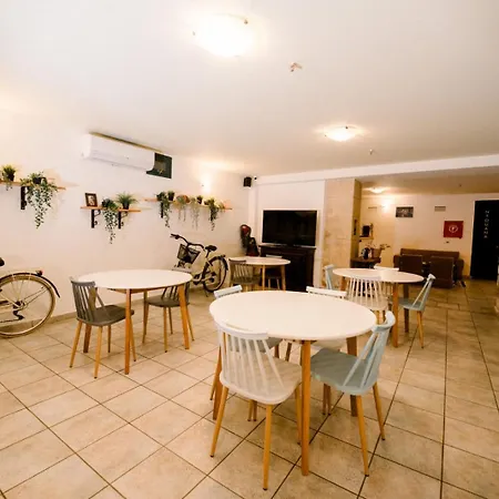 Ntouana Otel 4*